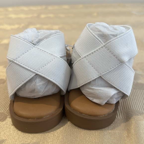 Steve Madden Kids Jashlin Daisy Embellished Sandal - Picture 7 of 11